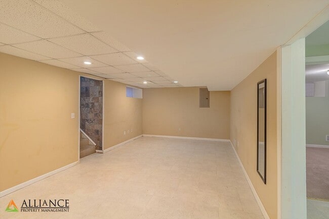 Building Photo - Amazing Home Near City Park and Campus!