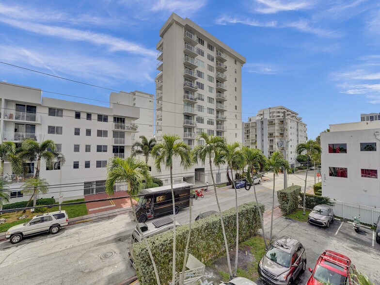 Building Photo - 1658 Bay Rd