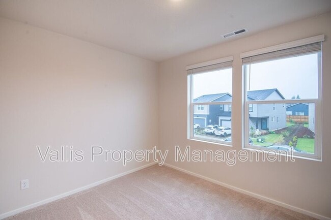 Building Photo - 442 Lost Lake St NE