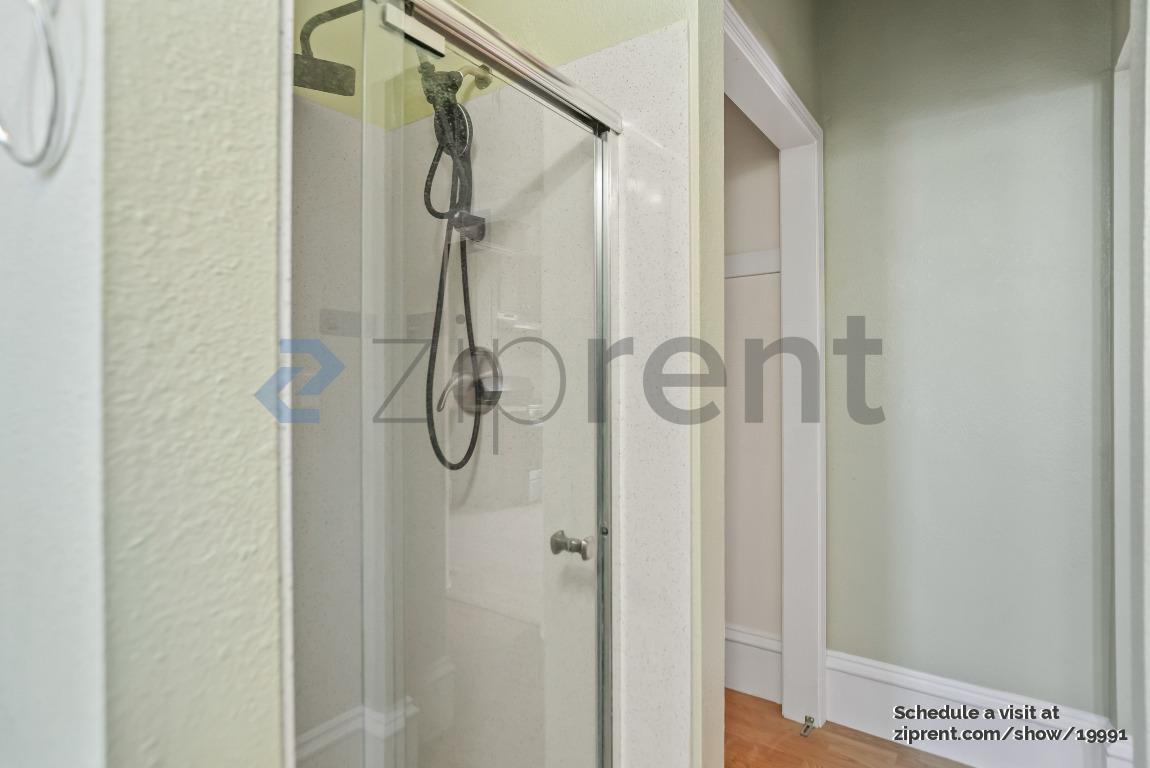 Building Photo - 142 N 15th St