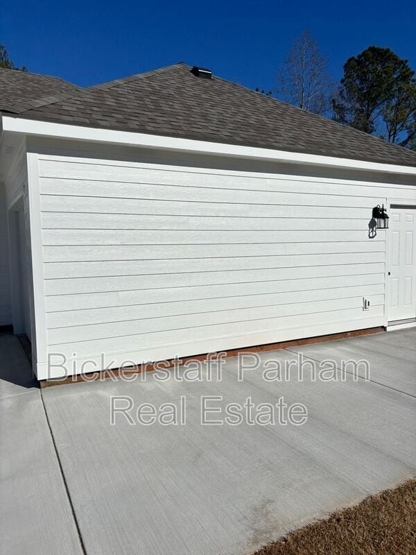 Building Photo - 280 Young Ln