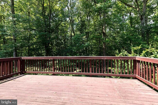 Building Photo - 3bd 2.5bth home nestled in the sought-afte...