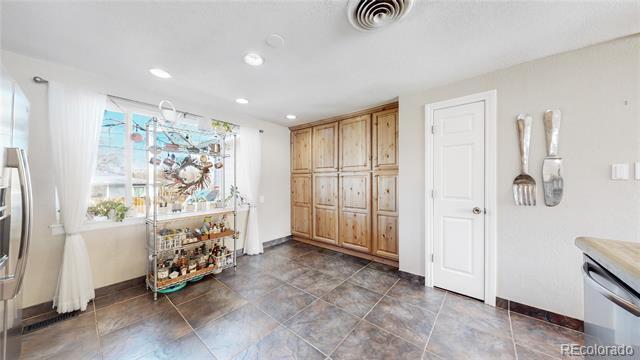 Building Photo - 6025 W 61st Ave