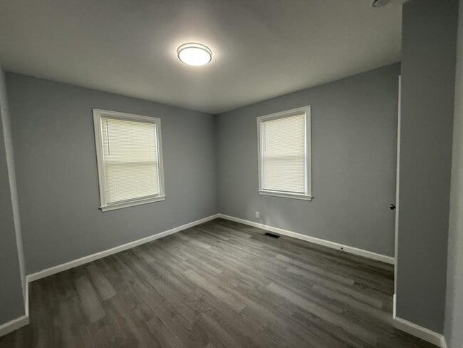 Building Photo - 9613 Harding Ave