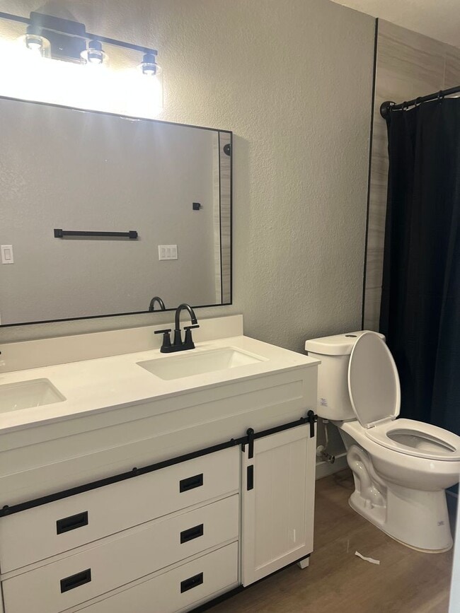 Building Photo - ? Fully Remodeled 2 Bed / 1 Bath Duplex – Modern & Move-In Ready ?