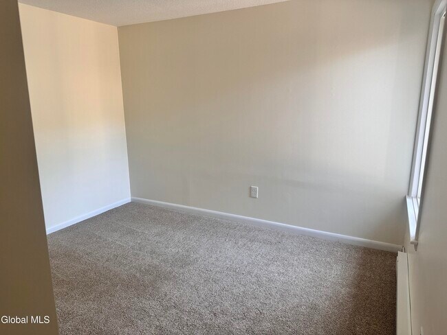 Building Photo - 36 Donna Lynn Dr