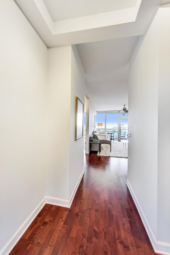 Building Photo - 1211 S Prairie Ave