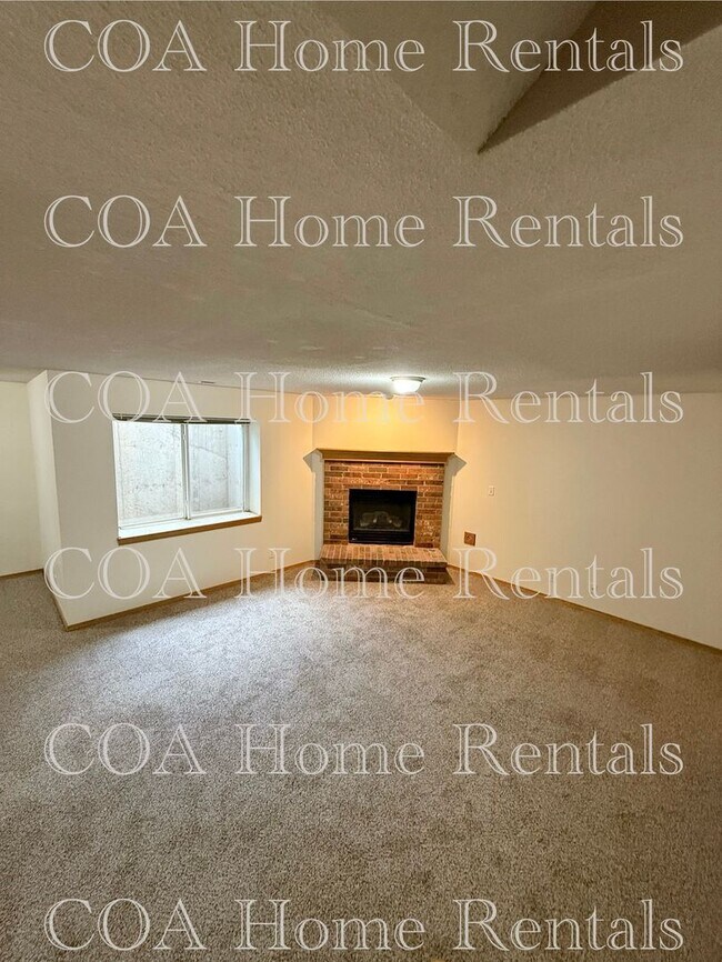 Building Photo - Meadow Park