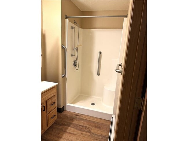 Building Photo - 611 Main St S