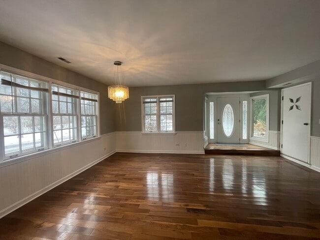 Building Photo - 1009 61st St