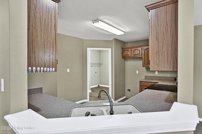 Building Photo - Super Nice Shelbyville Condo For Rent