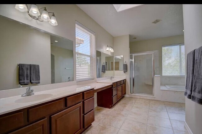 Building Photo - COMING SOON Large 5 Bedroom home with loft...
