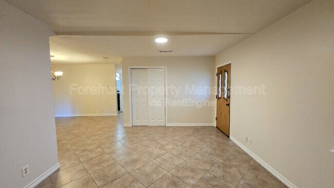 Building Photo - 7609 Linkside St