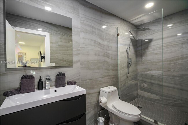 Building Photo - 1244 Garfield St