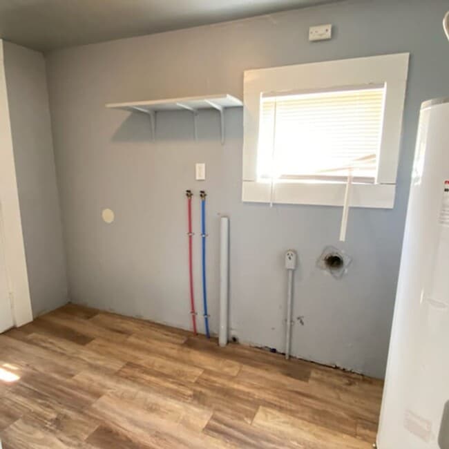 Building Photo - $0 First Month's Rent / $0 Deposit at Move-in