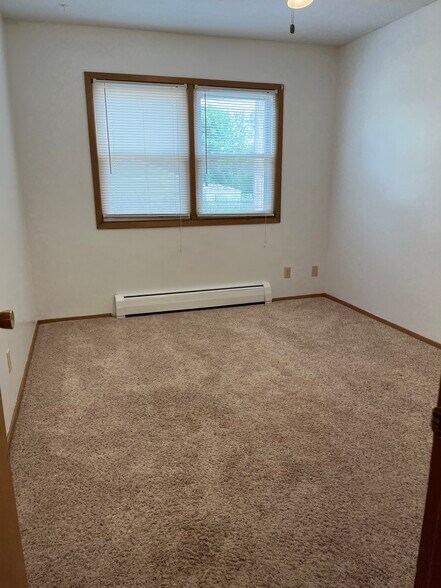 Building Photo - 405 SW Elm St