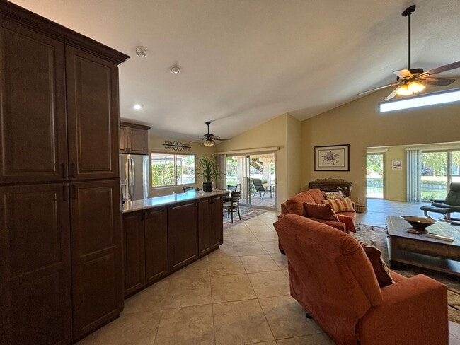 Building Photo - 421 Leisure World