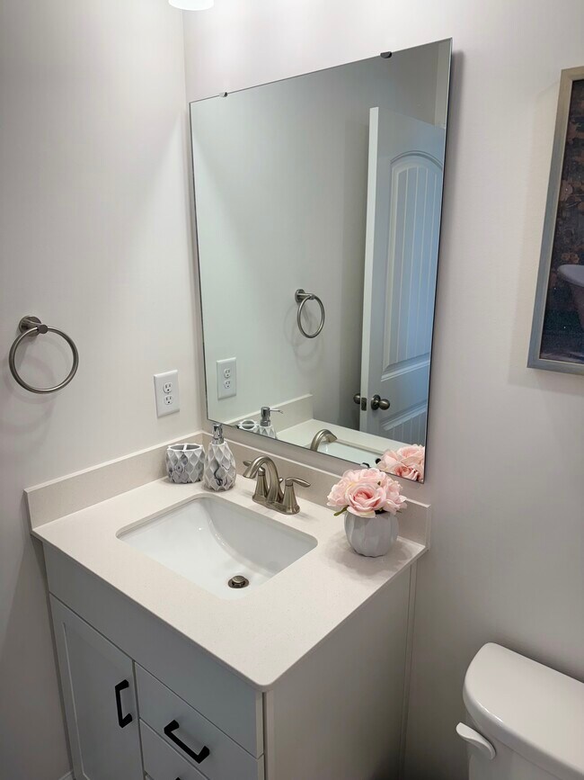 Building Photo - 5435 Shelly Lynn Dr