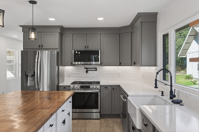 Building Photo - 914 El Paseo Rd