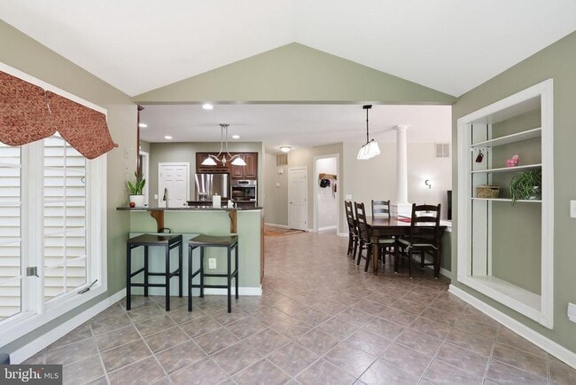Building Photo - 5767 Bush Hill Dr
