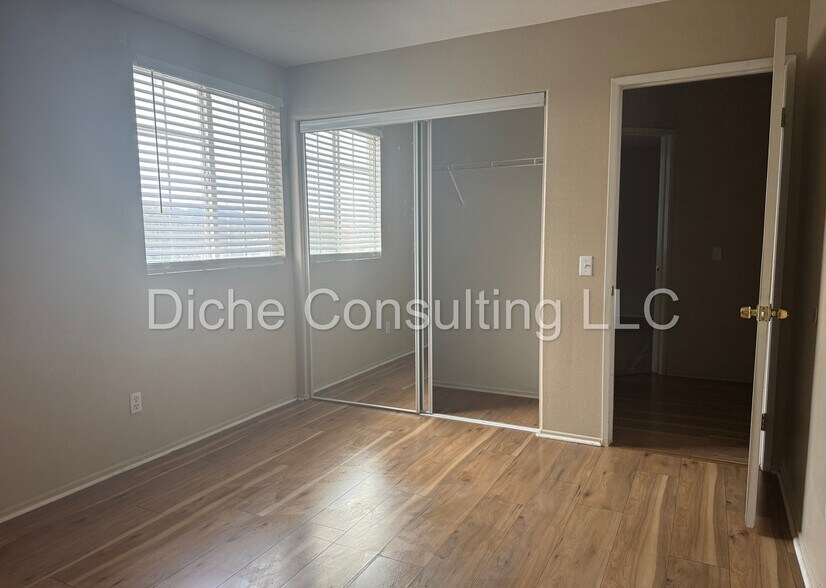 Building Photo - 4825 Country Grove Way