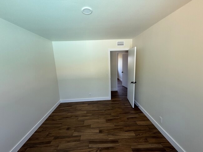 Building Photo - 6204 Avenida Ganso