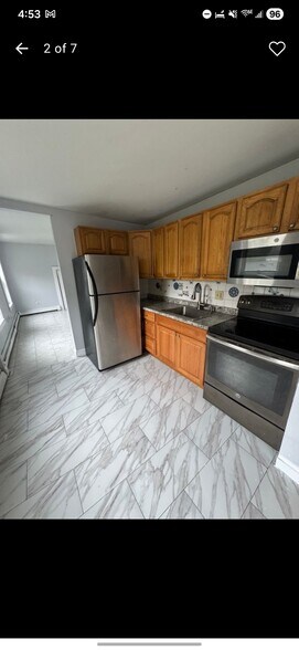 Building Photo - 41 Carleton Ave