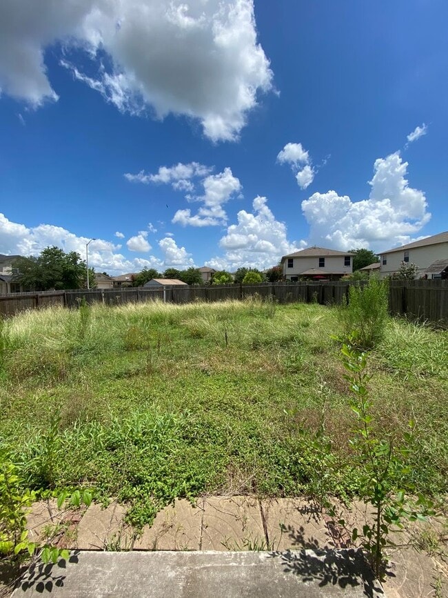 Building Photo - Charming New Braunfels Home Available for Immediate Move In