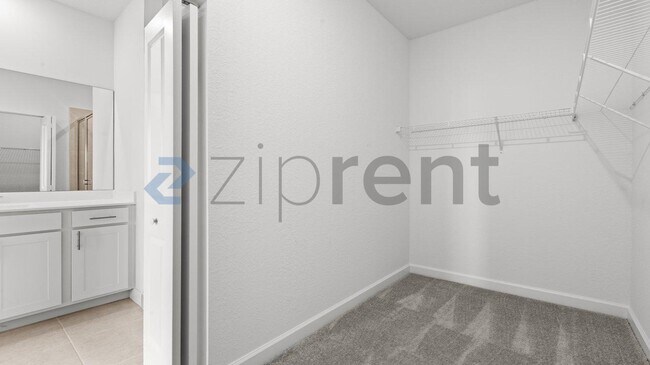 Building Photo - Unit