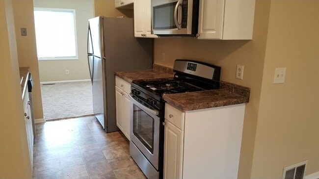 Building Photo - 247 W Eagle Lake Dr