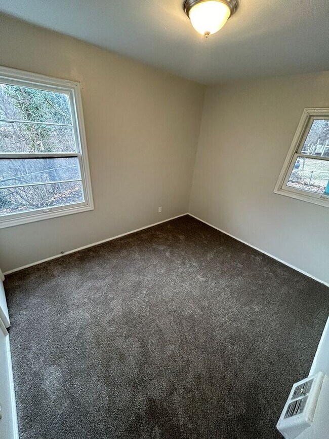 Building Photo - Cozy 3-Bedroom Home in a Convenient and Fa...