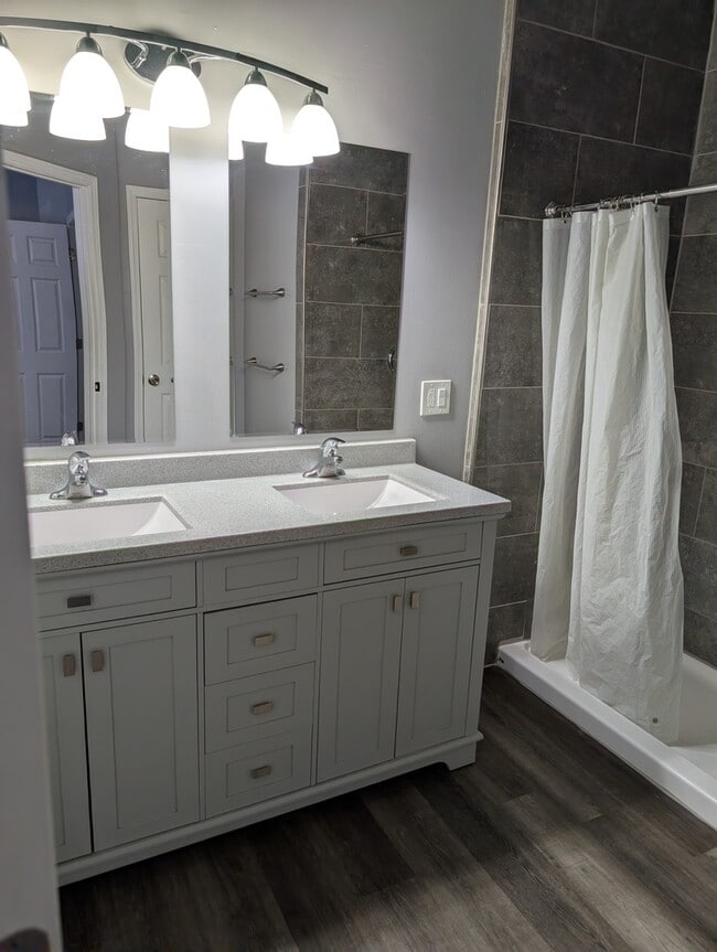 Building Photo - 1966 Alinda Ave