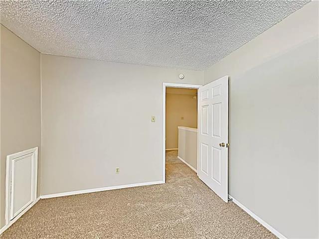 Building Photo - 919 W Rochelle Rd