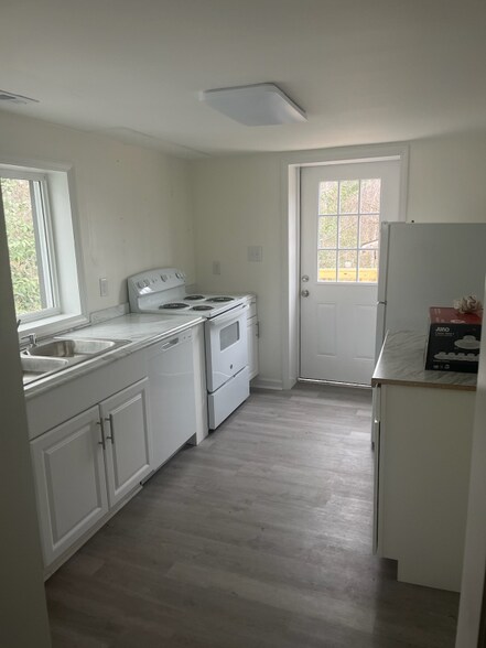 Building Photo - 728 Rodey Ave