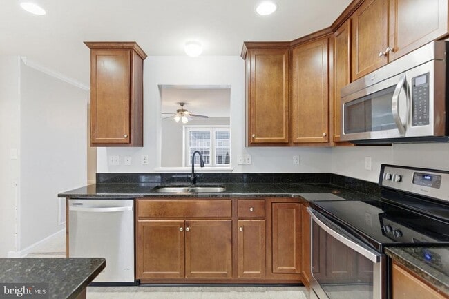 Building Photo - 37 Britania Ct