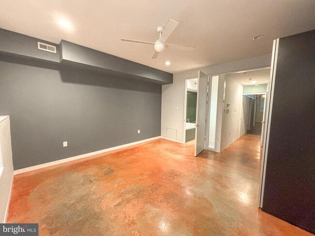 Building Photo - 149 W Laurel St