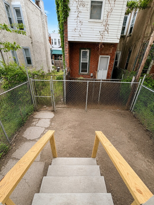 Building Photo - 5024 Parrish St