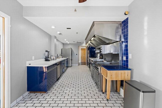 Building Photo - 275 U.S. 20-SI ID1240408P