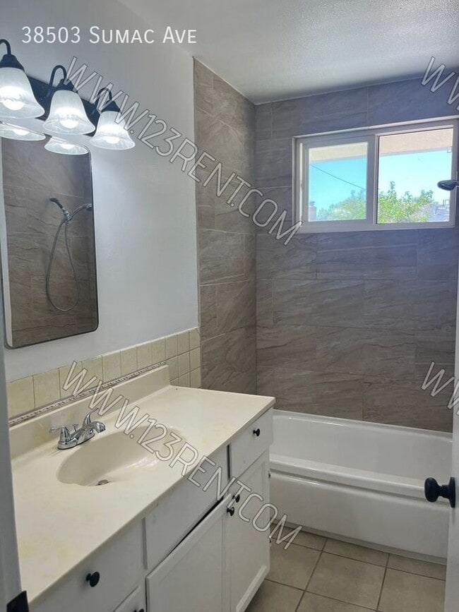Building Photo - 38503 Sumac Ave