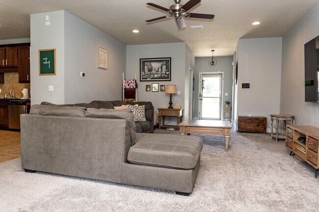 Building Photo - 4517 Beth Cir
