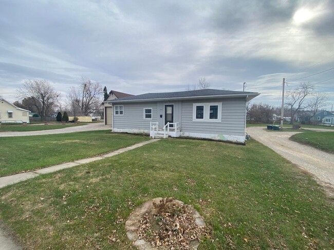 Cute 2 BR Ranch in Marshalltown Iowa - 806 Lincoln Way Marshalltown IA ...