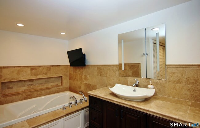 Building Photo - 37 Glen Ave