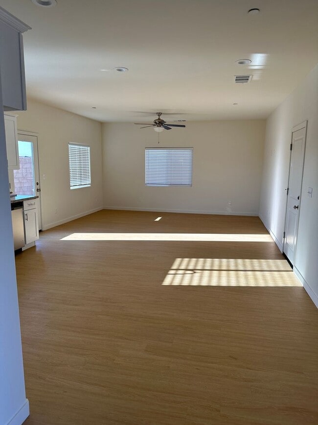 Building Photo - 8900 Brown Hills Dr