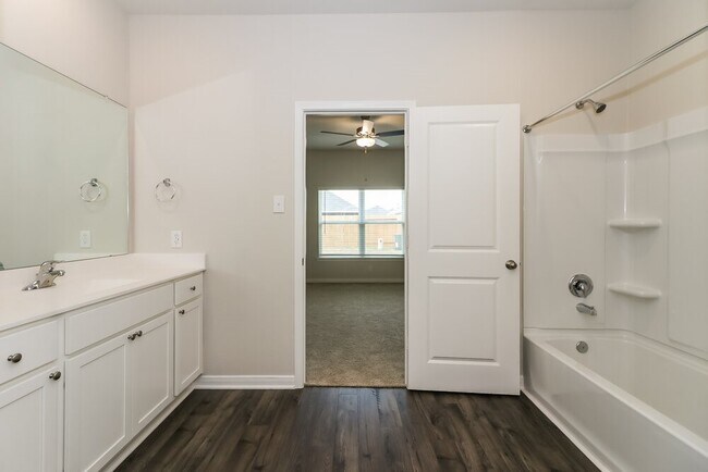 Building Photo - 401 Polly Grv Dr