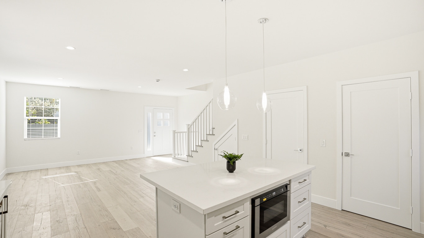 Building Photo - 3938 S Victoria Ave