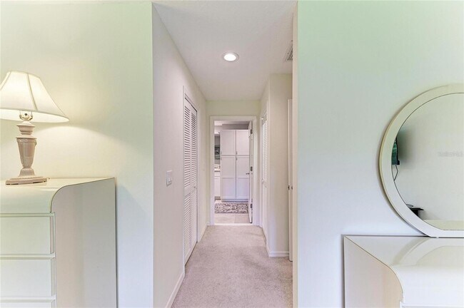 Building Photo - 3946 Wilshire Cir E