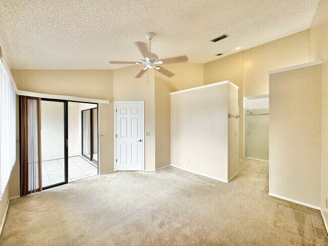 Building Photo - Winterset Condo