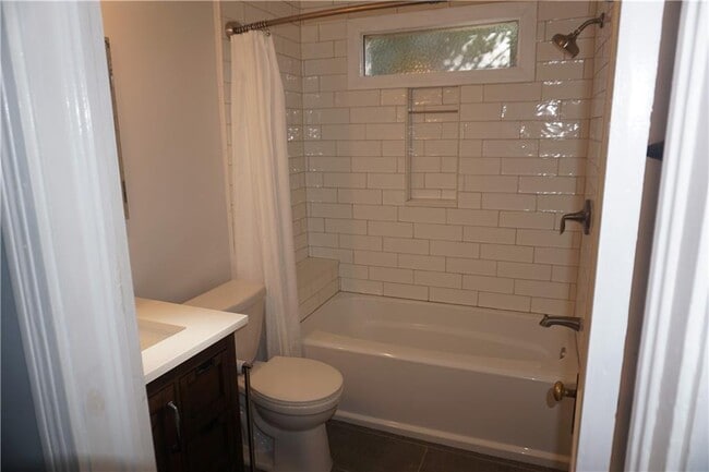 Building Photo - 2210 Lenox Rd NE