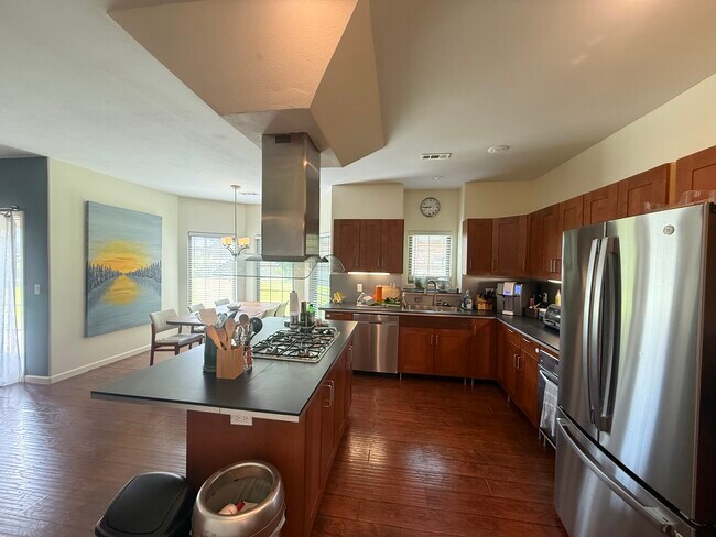 Building Photo - 300 SW Bordeaux Ct