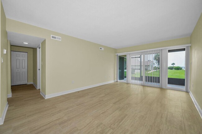 Building Photo - 645 Windrush Bay Dr
